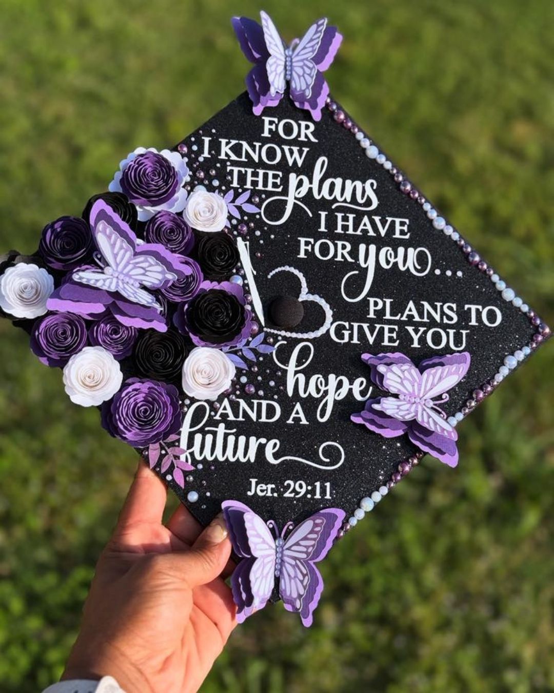 65 Graduation Cap Designs That Are Funny, Creative, and Unforgettable ...